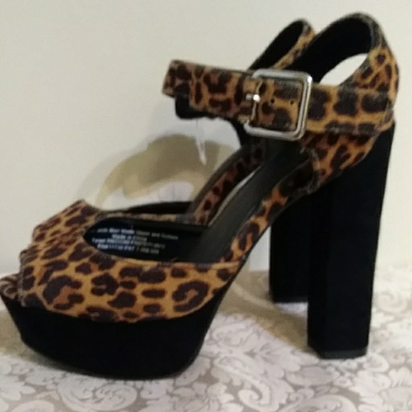 Leopard print platform heels fuzzy! 6.5 - Picture 5 of 7